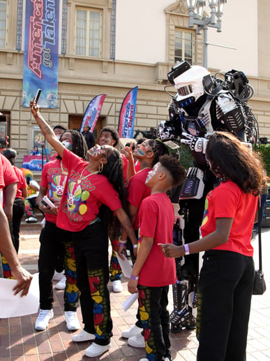Gallery photo 4 of Top Robot on Stilts 