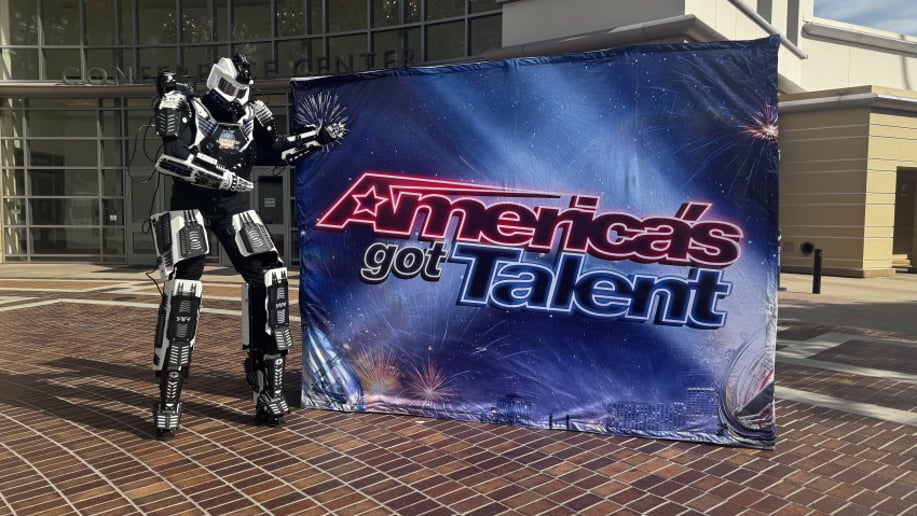 Gallery photo 9 of Top Robot on Stilts 