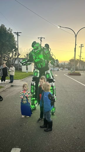 Gallery photo 26 of Top Robot on Stilts 