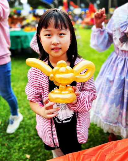 Gallery photo 6 of Premium Balloon Animals/Sculptures
