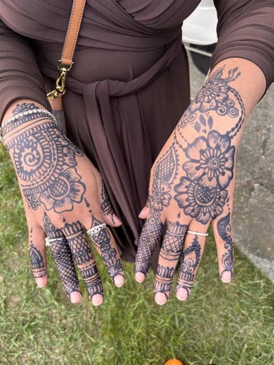 Gallery photo 3 of Pretty Wild Henna