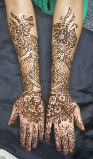 Gallery photo 10 of PritiHennaArt