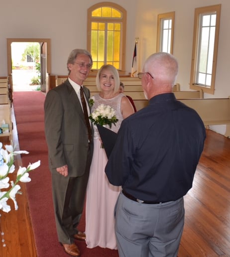 Gallery photo 6 of Pro and experienced wedding officiat