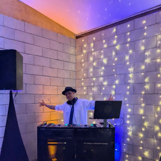 Gallery photo 4 of Pro Sound DJ Services