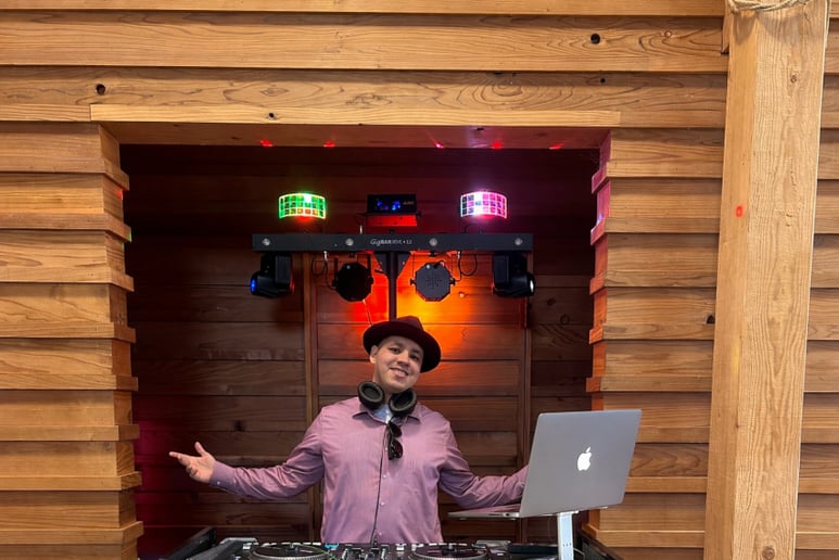 Gallery photo 5 of Pro Sound DJ Services