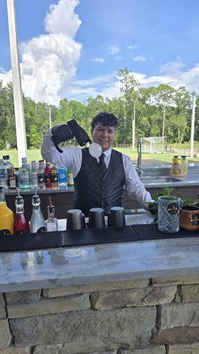 Gallery photo 7 of Yaciel Arias - Professional Bartender