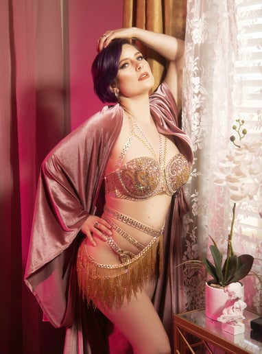 Gallery photo 1 of Cybil Unrest Professional Burlesque Entertainment