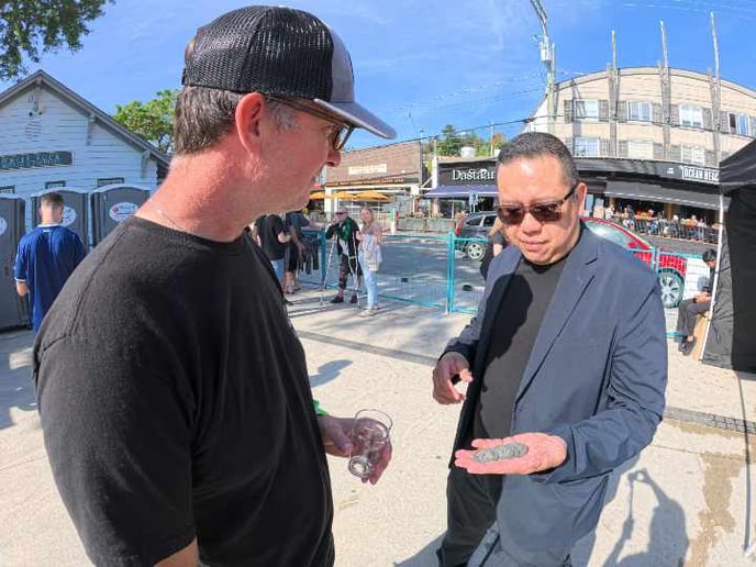 Gallery photo 2 of Professional Close Up Magician