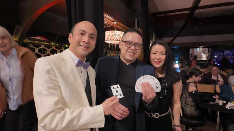 Gallery photo 5 of Professional Close Up Magician