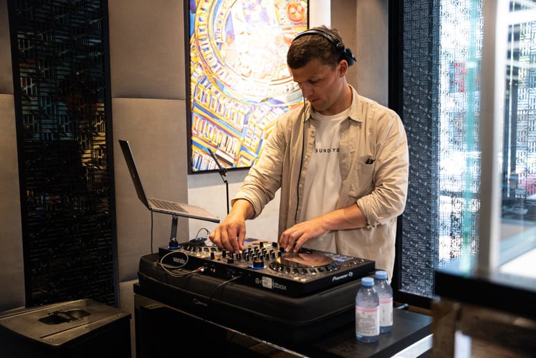 Gallery photo 1 of DJ Rise, Professional DJ For Your Event