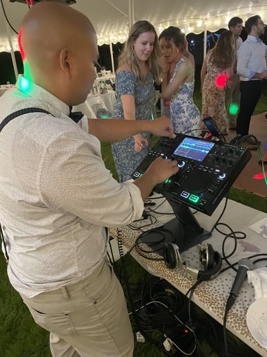 Gallery photo 5 of Professional DJ Services