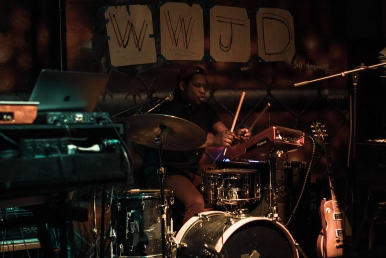 Gallery photo 1 of Professional Drummer