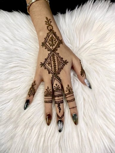 Gallery photo 6 of Professional Henna Artist