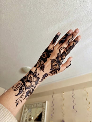 Gallery photo 7 of Professional Henna Artist