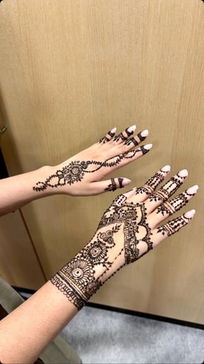 Gallery photo 8 of Professional Henna Artist
