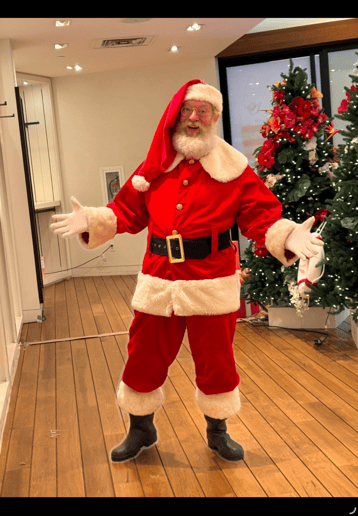 Gallery photo 3 of Santa Gary