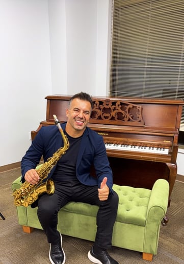 Gallery photo 20 of Professional Saxophonist