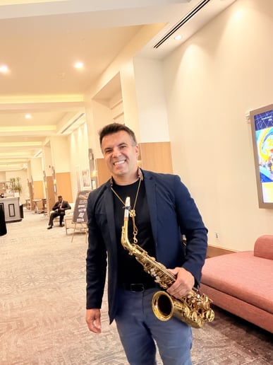 Gallery photo 29 of Professional Saxophonist