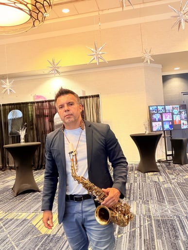 Gallery photo 31 of Professional Saxophonist
