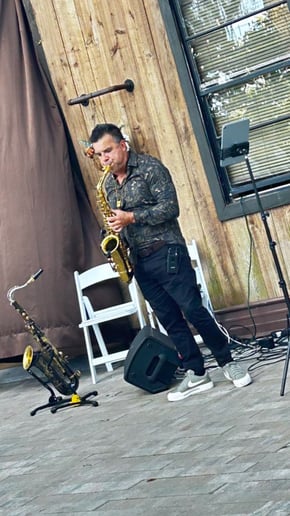 Gallery photo 23 of Professional Saxophonist