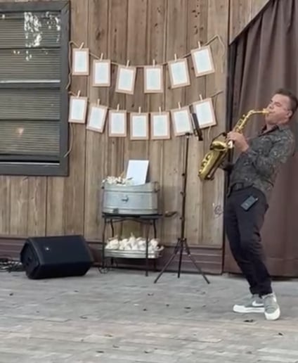 Gallery photo 11 of Professional Saxophonist