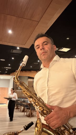 Gallery photo 33 of Professional Saxophonist