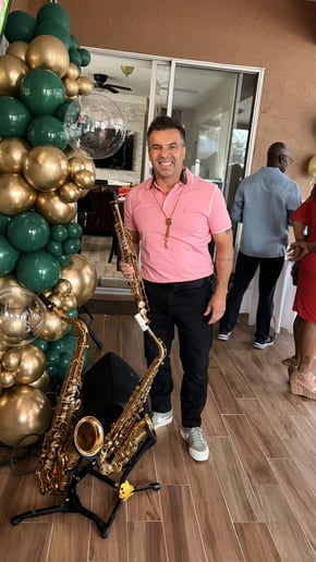 Gallery photo 28 of Professional Saxophonist