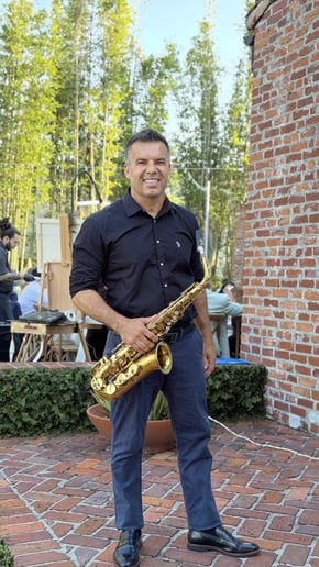 Gallery photo 3 of Professional Saxophonist