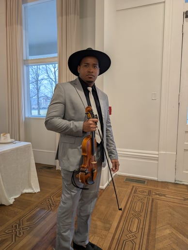 Gallery photo 1 of Jorge Duharte, Professional Violinist