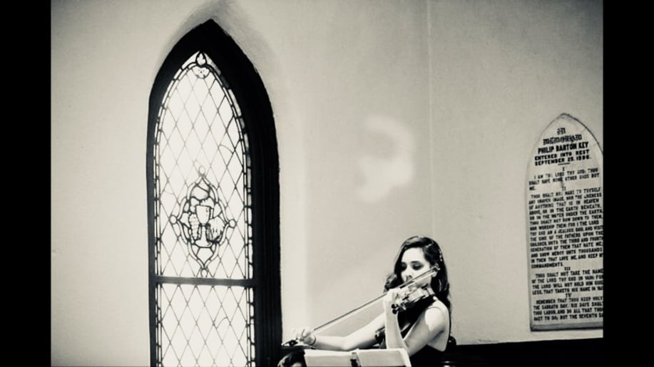 Gallery photo 6 of Professional Violinist Sila
