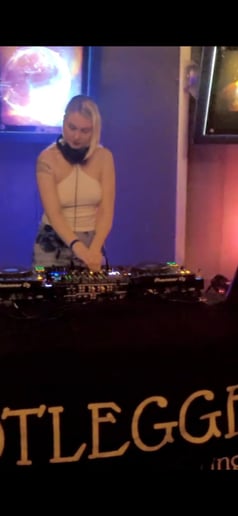 Gallery photo 1 of DJ Steenz