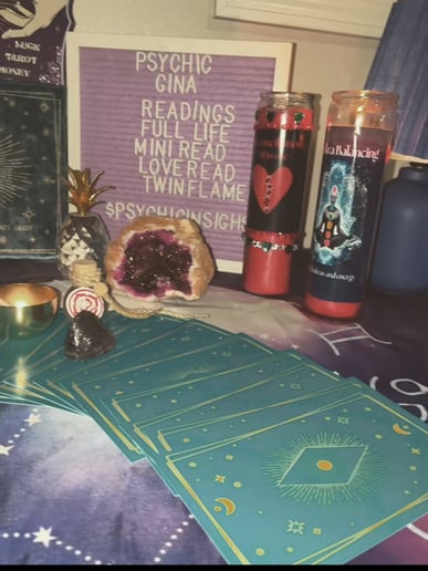 Gallery photo 4 of Psychic Gina