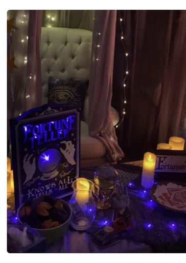 Gallery photo 1 of Psychic reading tarot reader palm reader