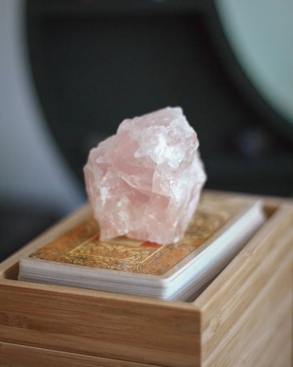 Gallery photo 9 of Psychic Room on King