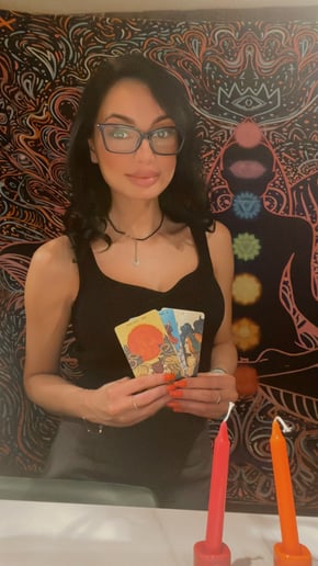 Gallery photo 1 of Psychic Tarot Insight