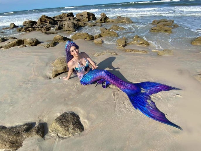 Gallery photo 3 of Purple Desert Siren
