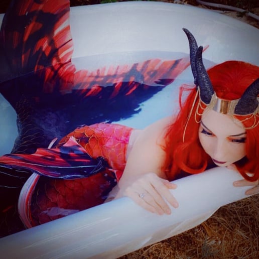 Gallery photo 5 of Purple Desert Siren