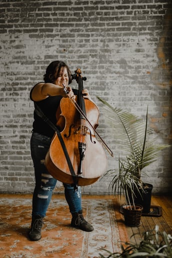Gallery photo 2 of Qlivia Strings