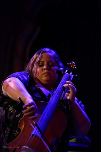 Gallery photo 7 of Qlivia Strings
