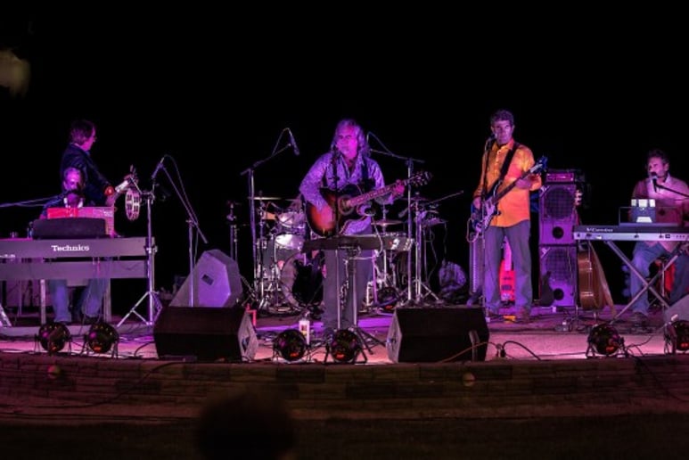 Gallery photo 1 of Qpop Radio Band