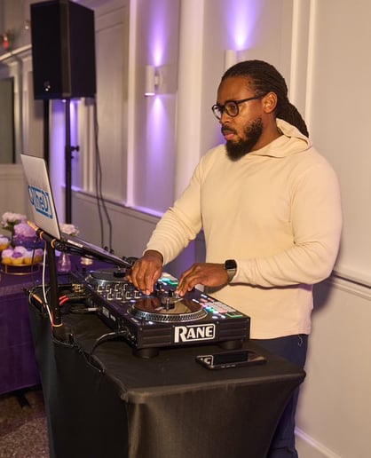 Gallery photo 4 of QTheDJ