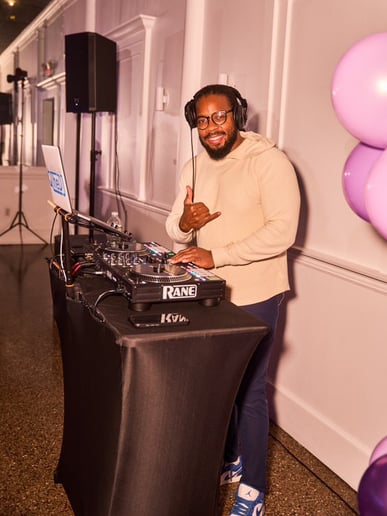 Gallery photo 5 of QTheDJ