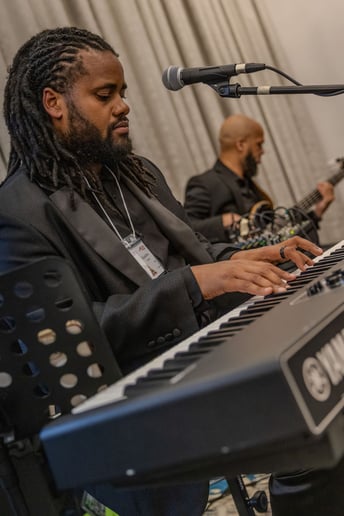 Gallery photo 1 of QthePraise