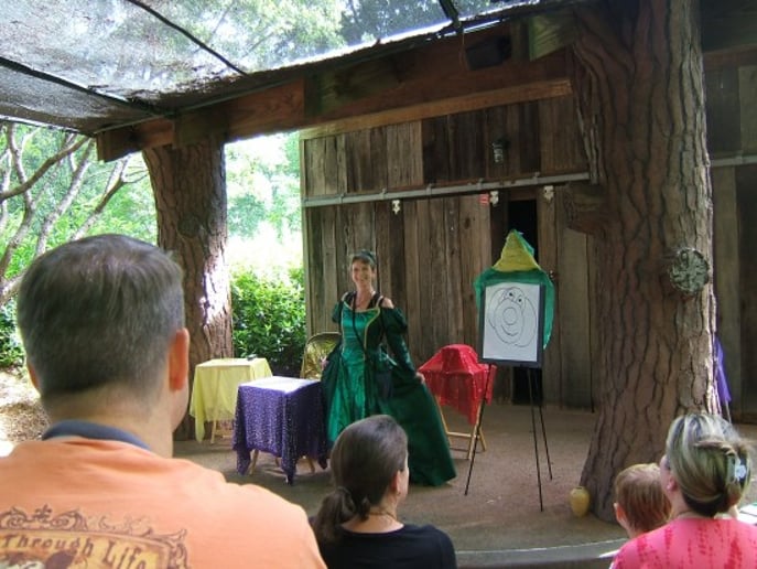 Gallery photo 1 of Queen Emeralda