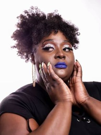 Gallery photo 3 of Queen Five Star Cosmetics