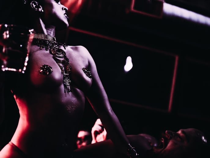 Gallery photo 4 of Qu'in de la Noche - Burlesque, Dance, Specialty Entertainment