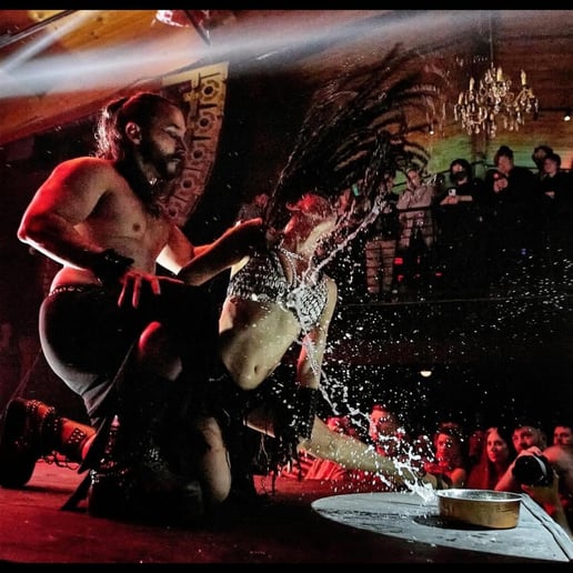 Gallery photo 2 of Qu'in de la Noche - Burlesque, Dance, Specialty Entertainment