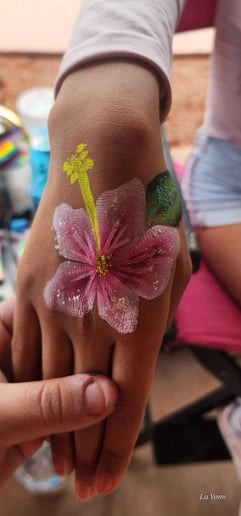 Gallery photo 1 of Rainbow Magic Facepaint