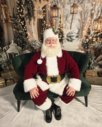 Gallery photo 5 of The Singing Santa