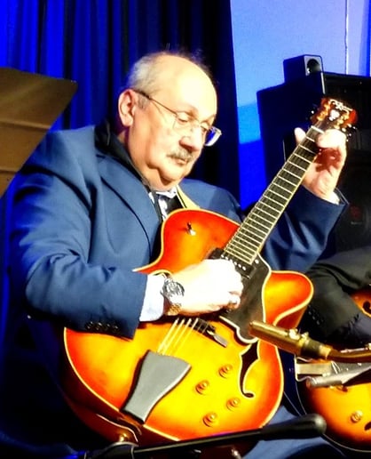 Gallery photo 1 of Randall Closson Solo Guitar